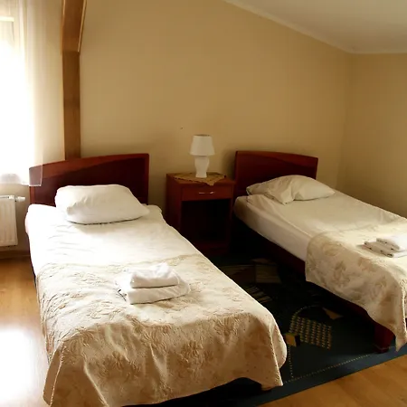 ホテル Nest グニェズノ